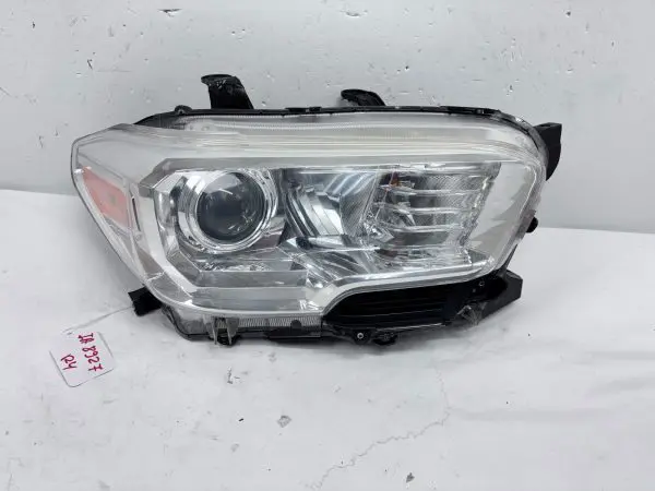 2016 2017 2018 2019 2020 2021 2022 TOYOTA TACOMA HALOGEN RIGHT OEM HEADLIGHT