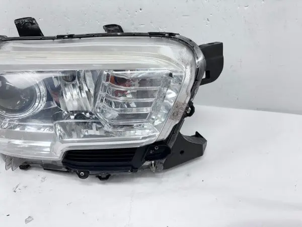 2016 2017 2018 2019 2020 2021 2022 TOYOTA TACOMA HALOGEN RIGHT OEM HEADLIGHT - Image 2