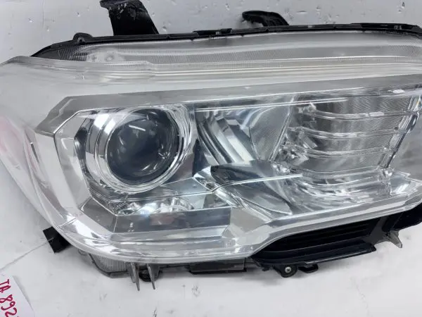 2016 2017 2018 2019 2020 2021 2022 TOYOTA TACOMA HALOGEN RIGHT OEM HEADLIGHT - Image 7