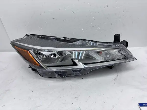 2021 2022 2023 NISSAN KICKS HALOGEN FRONT RIGHT OEM HEADLIGHT 26010-5R00A