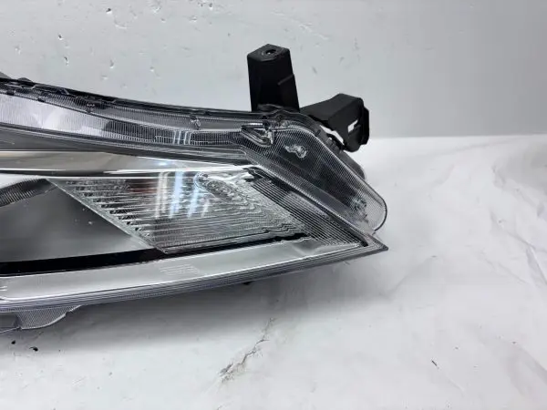 2021 2022 2023 NISSAN KICKS HALOGEN FRONT RIGHT OEM HEADLIGHT 26010-5R00A - Image 3