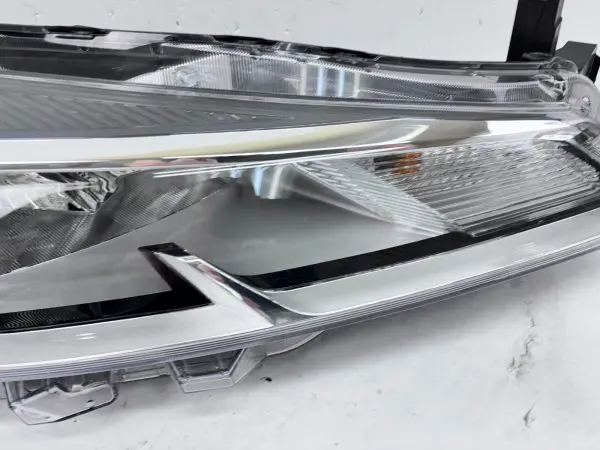 2021 2022 2023 NISSAN KICKS HALOGEN FRONT RIGHT OEM HEADLIGHT 26010-5R00A - Image 5