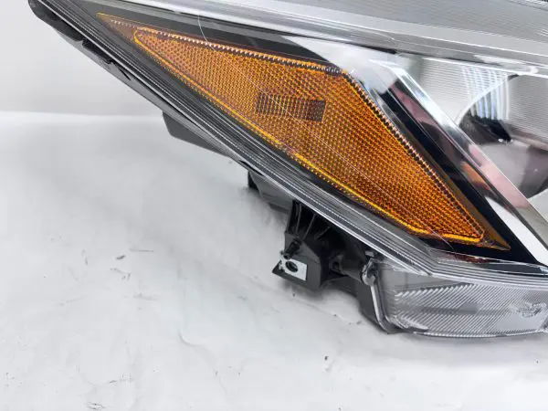 2021 2022 2023 NISSAN KICKS HALOGEN FRONT RIGHT OEM HEADLIGHT 26010-5R00A - Image 10