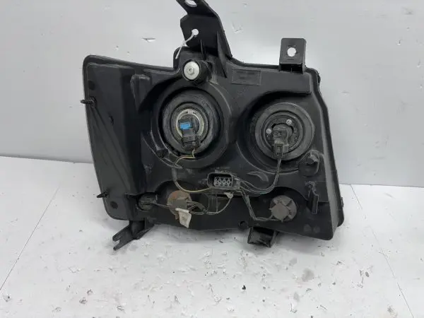 2007 2008 2009 2010 2011 2012 2013 2014 TAHOE SUBURBAN AVALANCHE LEFT  HEADLIGHT - Image 12