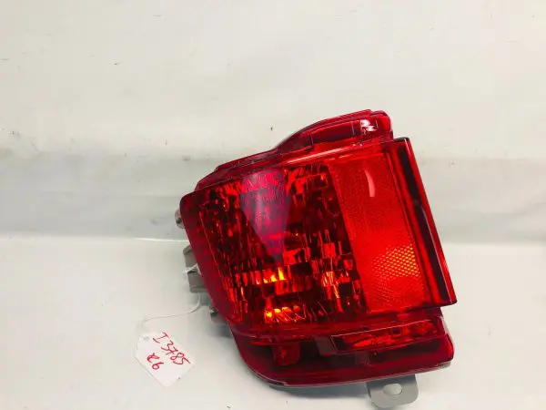 2016 2017 2018 TOYOTA LAND CRUISER REAR LEFT OEM LOWER BUMPER REFLECTOR GENUINE