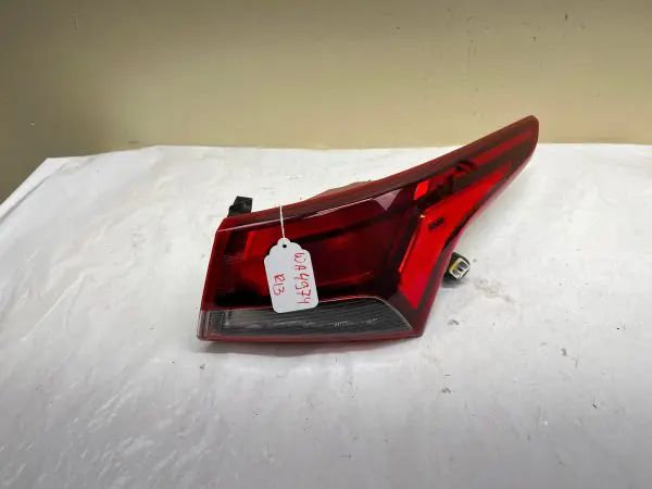 92402-J0010 2018 2019 2020 2021 2022 HYUNDAI ACCENT REAR RIGHT OEM  TAIL LIGHT