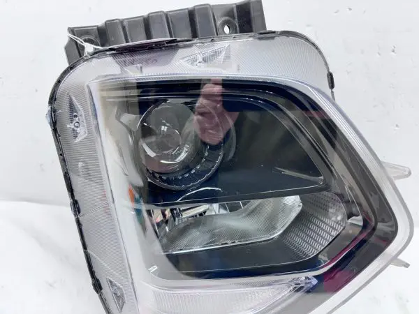 2019 2020 HYUNDAI SANTA FE HALOGEN FRONT RIGHT OEM HEADLIGHT 92102-S2000 - Image 2