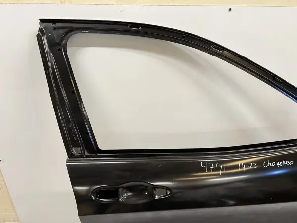 2014-2018 2019 2020 2021 2022 2023 Jeep Cherokee Front Right OEM Door 68290878AC - Image 2