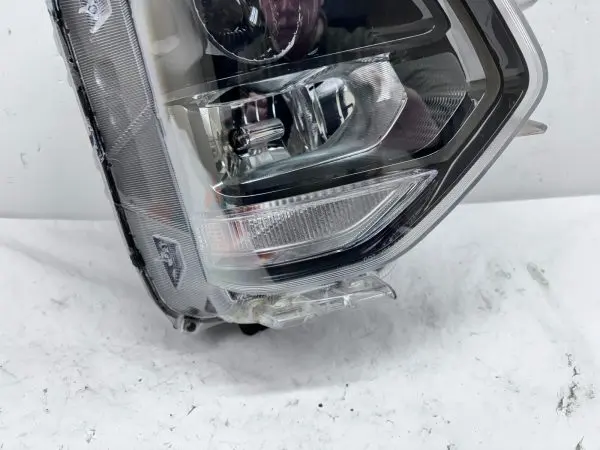 2019 2020 HYUNDAI SANTA FE HALOGEN FRONT RIGHT OEM HEADLIGHT 92102-S2000 - Image 8