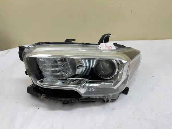 2016 2017 2018 2019 2020 2021 TOYOTA TACOMA HALOGEN  FRONT LEFT OEM HEADLIGHT