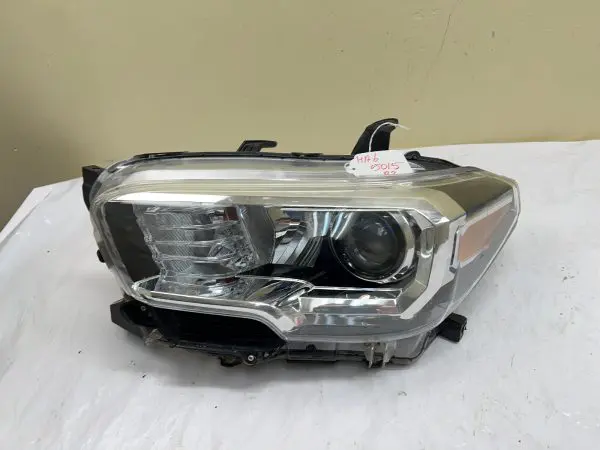 2016 2017 2018 2019 2020 2021 TOYOTA TACOMA HALOGEN  FRONT LEFT OEM HEADLIGHT - Image 2
