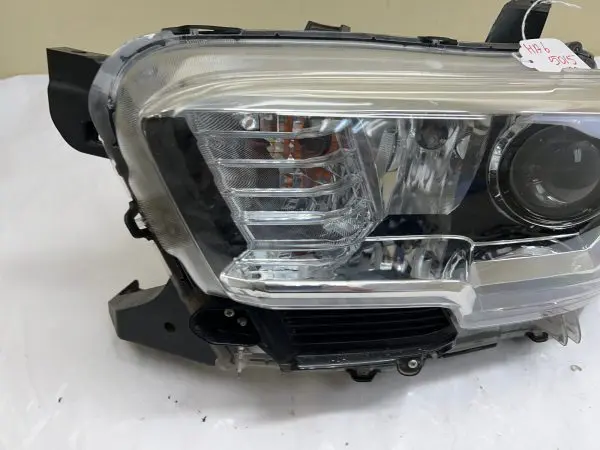 2016 2017 2018 2019 2020 2021 TOYOTA TACOMA HALOGEN  FRONT LEFT OEM HEADLIGHT - Image 14