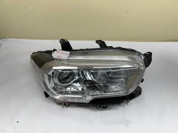 2016 2017 2018 2019 2020 2021 2022 TOYOTA TACOMA HALOGEN RIGHT OEM HEADLIGHT