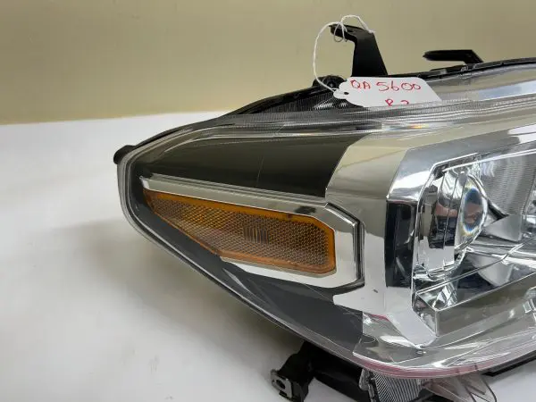 2016 2017 2018 2019 2020 2021 2022 TOYOTA TACOMA HALOGEN RIGHT OEM HEADLIGHT - Image 9