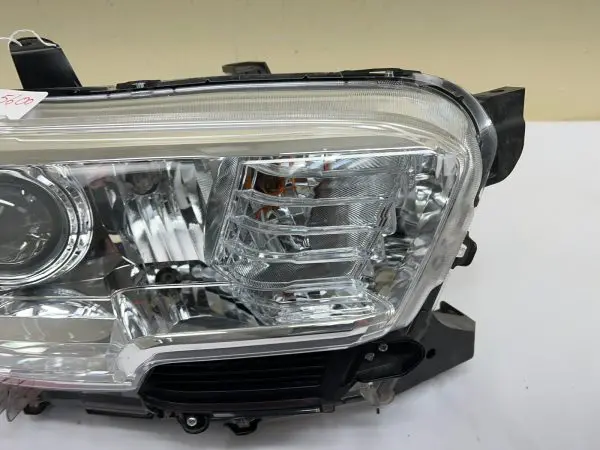 2016 2017 2018 2019 2020 2021 2022 TOYOTA TACOMA HALOGEN RIGHT OEM HEADLIGHT - Image 12