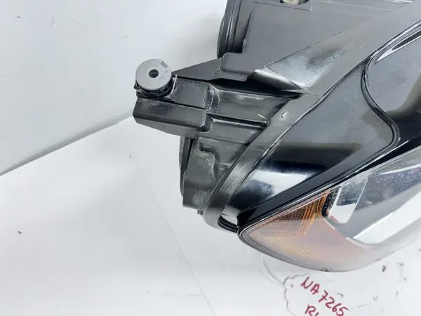 5gm941006  2018 2019 2020 vw golf gti halogen front right oem headlight damaged - Image 4