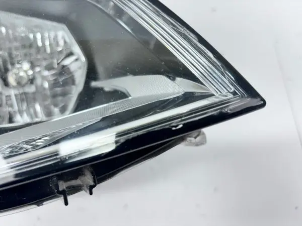 5gm941006  2018 2019 2020 vw golf gti halogen front right oem headlight damaged - Image 8