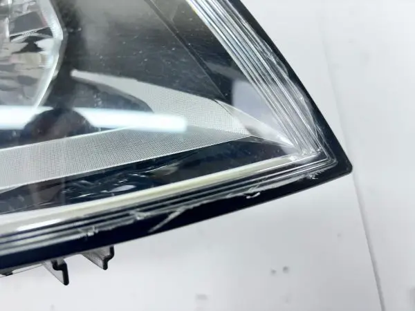 5gm941006  2018 2019 2020 vw golf gti halogen front right oem headlight damaged - Image 11