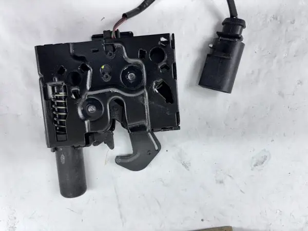 83a823509 2019-2021 2022 2023 2024 Audi Q3 Front OEM Hood Latch Assembly Lock - Image 9
