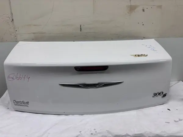 OEM. 2018 2019 2020 2021 2022 2023 CHRYSLER 300 REAR TRUNK LID WHITE CAMERA