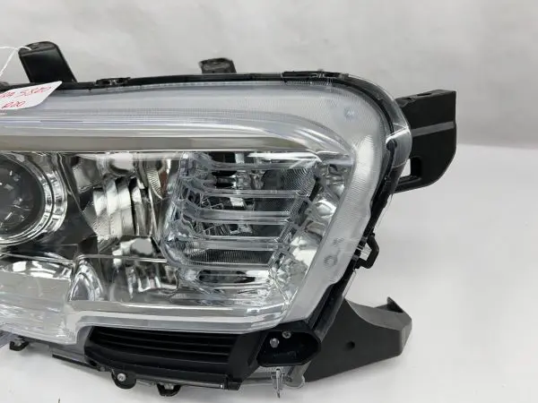 Tabs 2016 2017 2018 2019 2020 2021 2022 toyota tacoma halogen right headlight - Image 3