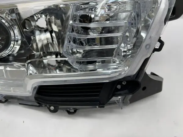 Tabs 2016 2017 2018 2019 2020 2021 2022 toyota tacoma halogen right headlight - Image 7