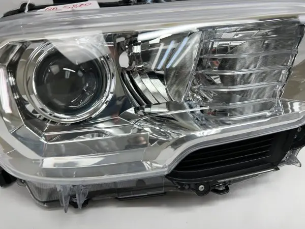 Tabs 2016 2017 2018 2019 2020 2021 2022 toyota tacoma halogen right headlight - Image 9