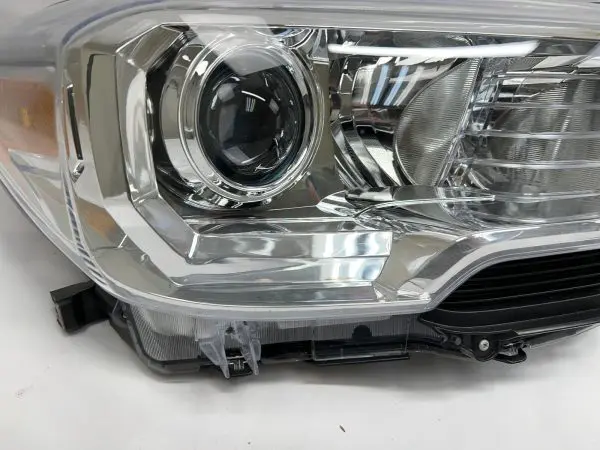 Tabs 2016 2017 2018 2019 2020 2021 2022 toyota tacoma halogen right headlight - Image 10