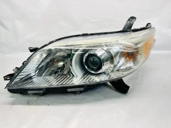 11 2012 2013 2014 2015 2016 2017 2018 2019 2020 TOYOTA SIENNA LEFT OEM HEADLIGHT - Image 2