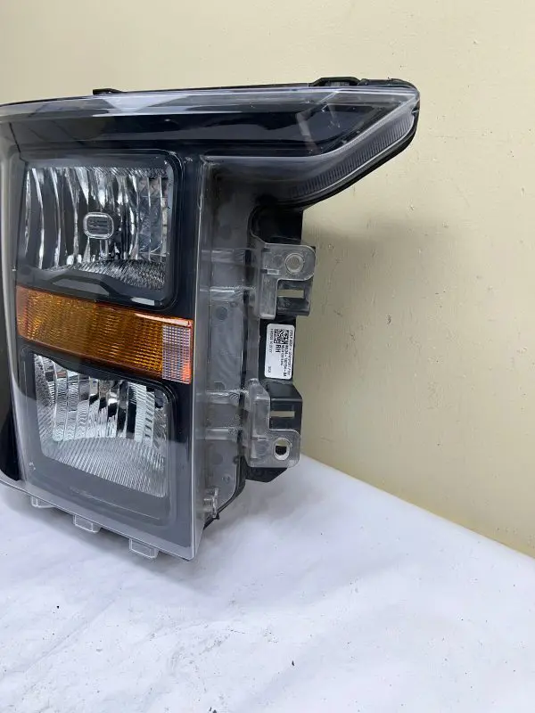 2021 2022 2023 FORD F150 HALOGEN BLACK FRONT RIGHT OEM HEADLIGHT  BROKEN TABS - Image 3