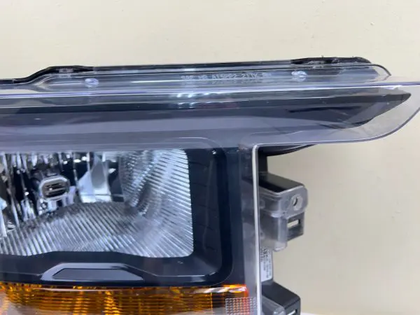2021 2022 2023 FORD F150 HALOGEN BLACK FRONT RIGHT OEM HEADLIGHT  BROKEN TABS - Image 5