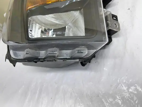 2021 2022 2023 FORD F150 HALOGEN BLACK FRONT RIGHT OEM HEADLIGHT  BROKEN TABS - Image 11