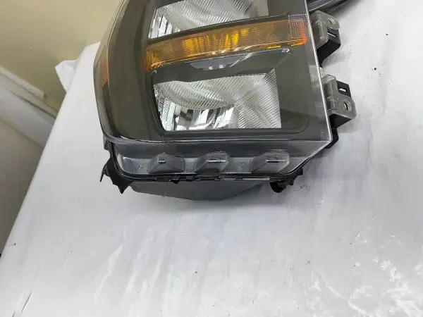 2021 2022 2023 FORD F150 HALOGEN BLACK FRONT RIGHT OEM HEADLIGHT  BROKEN TABS - Image 12