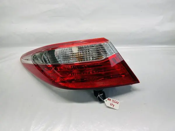 2015 2016 2017 TOYOTA CAMRY REAR LEFT OEM TAIL LIGHT. DRIVER SIDE OUTER - Image 2