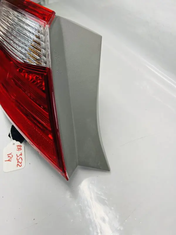2015 2016 2017 TOYOTA CAMRY REAR LEFT OEM TAIL LIGHT. DRIVER SIDE OUTER - Image 3