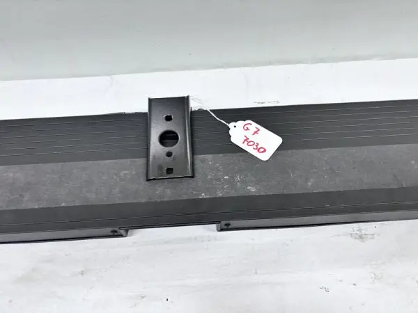 OEM 2019 2020 2021 2022 gmc sierra 1500 Rear Tail Gate Step Pad 84708313 - Image 4
