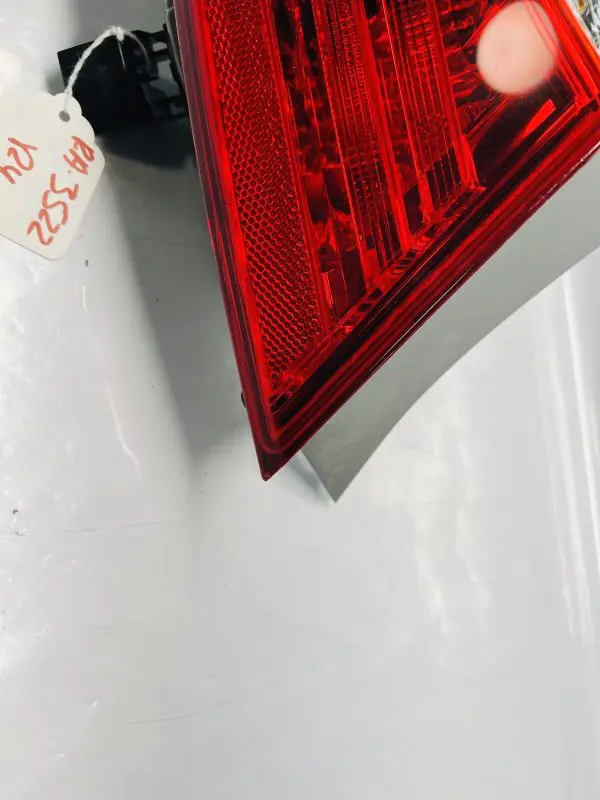 2015 2016 2017 TOYOTA CAMRY REAR LEFT OEM TAIL LIGHT. DRIVER SIDE OUTER - Image 4