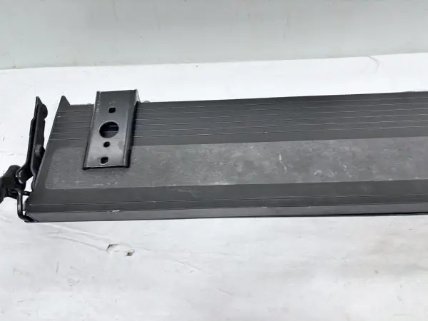 OEM 2019 2020 2021 2022 gmc sierra 1500 Rear Tail Gate Step Pad 84708313 - Image 5