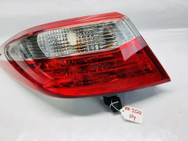 2015 2016 2017 TOYOTA CAMRY REAR LEFT OEM TAIL LIGHT. DRIVER SIDE OUTER - Image 6