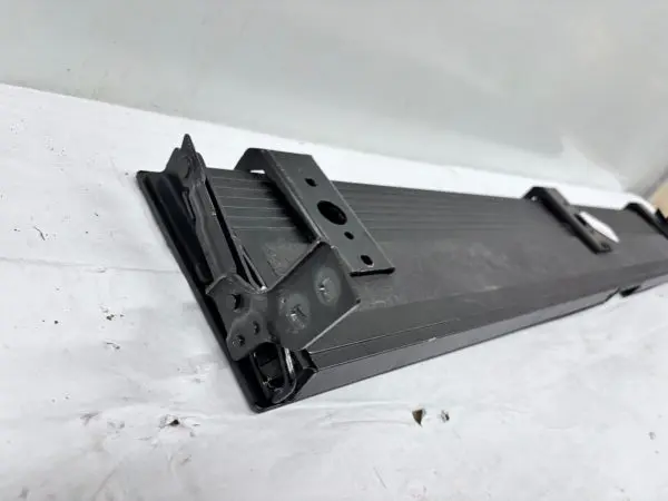 OEM 2019 2020 2021 2022 gmc sierra 1500 Rear Tail Gate Step Pad 84708313 - Image 7