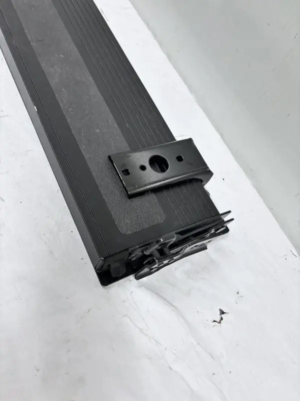 OEM 2019 2020 2021 2022 gmc sierra 1500 Rear Tail Gate Step Pad 84708313 - Image 8