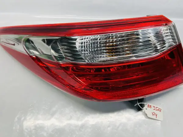 2015 2016 2017 TOYOTA CAMRY REAR LEFT OEM TAIL LIGHT. DRIVER SIDE OUTER - Image 8