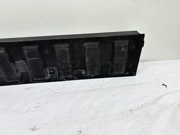 OEM 2019 2020 2021 2022 gmc sierra 1500 Rear Tail Gate Step Pad 84708313 - Image 10