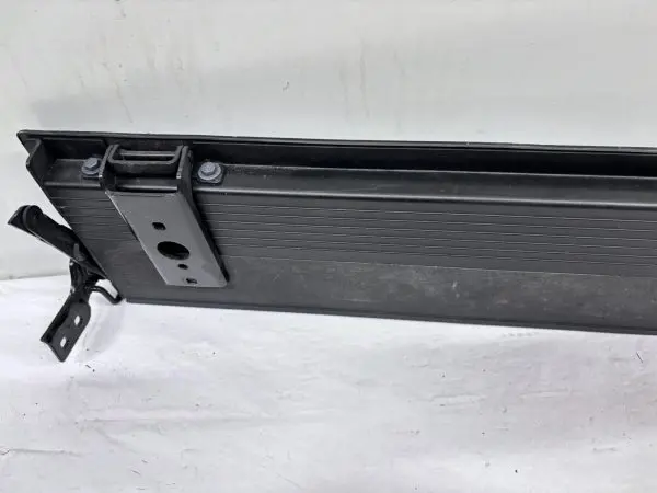 OEM 2019 2020 2021 2022 gmc sierra 1500 Rear Tail Gate Step Pad 84708313 - Image 17
