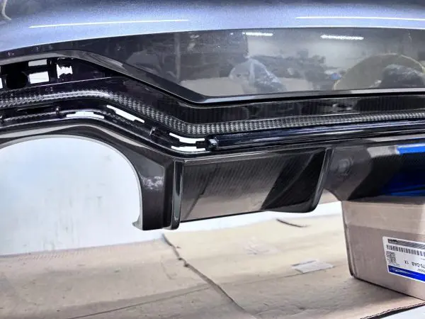 OEM 2019 AUDI RS5 SPORTBACK REAR BUMPER WITH CARBON SPOILER DIFFUSER 8w6807521af - Image 4