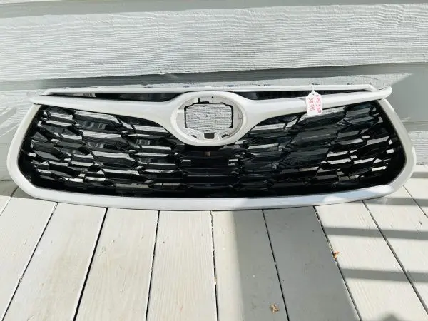 2020 2021 2022 2023 TOYOTA HIGHLANDER FRONT OEM GRILLE 53111OE250
