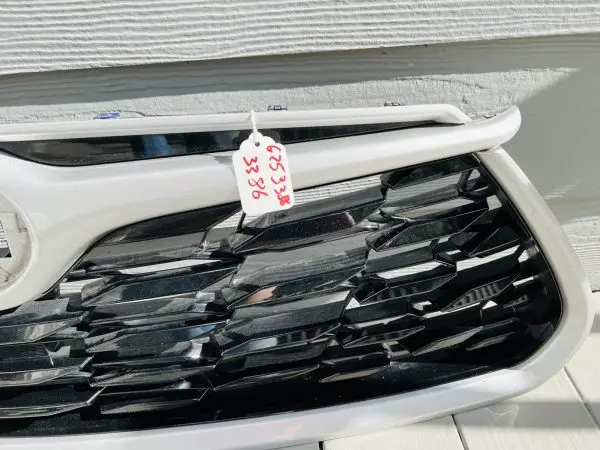2020 2021 2022 2023 TOYOTA HIGHLANDER FRONT OEM GRILLE 53111OE250 - Image 2