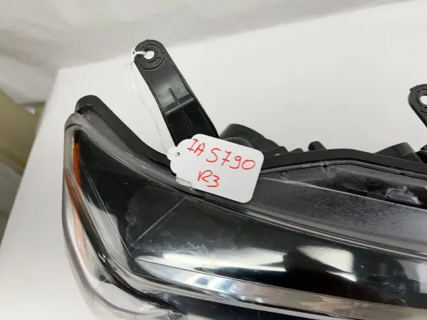 2014 2015 2016 2017 2018 2019 2020 TOYOTA 4RUNNER HALOGEN  RIGHT CAPA HEADLIGHT - Image 9