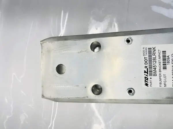 BM1067110 2012 2013 2014 2015 2016 BMW 3 SERIES 328i FRONT RIGHT BUMPER BRACKET - Image 6