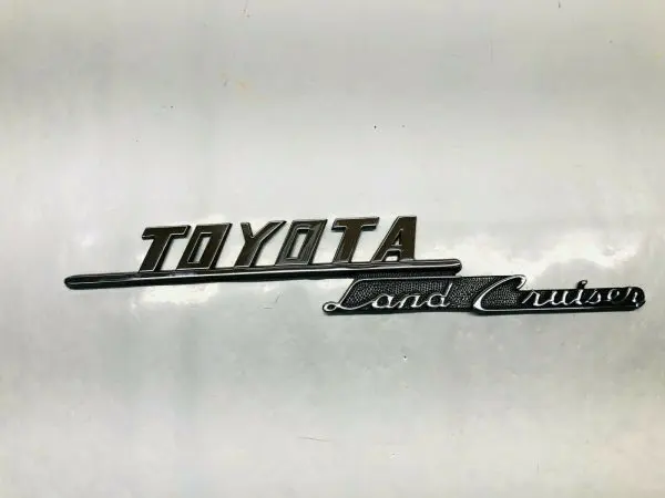 2020 2021 TOYOTA LAND CRUISER SIDE EMBLEM NAME TAG ONLY 1  PT413-60200-02